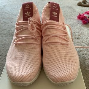 ADIDAS PHARRELL TENNIS SHOWS